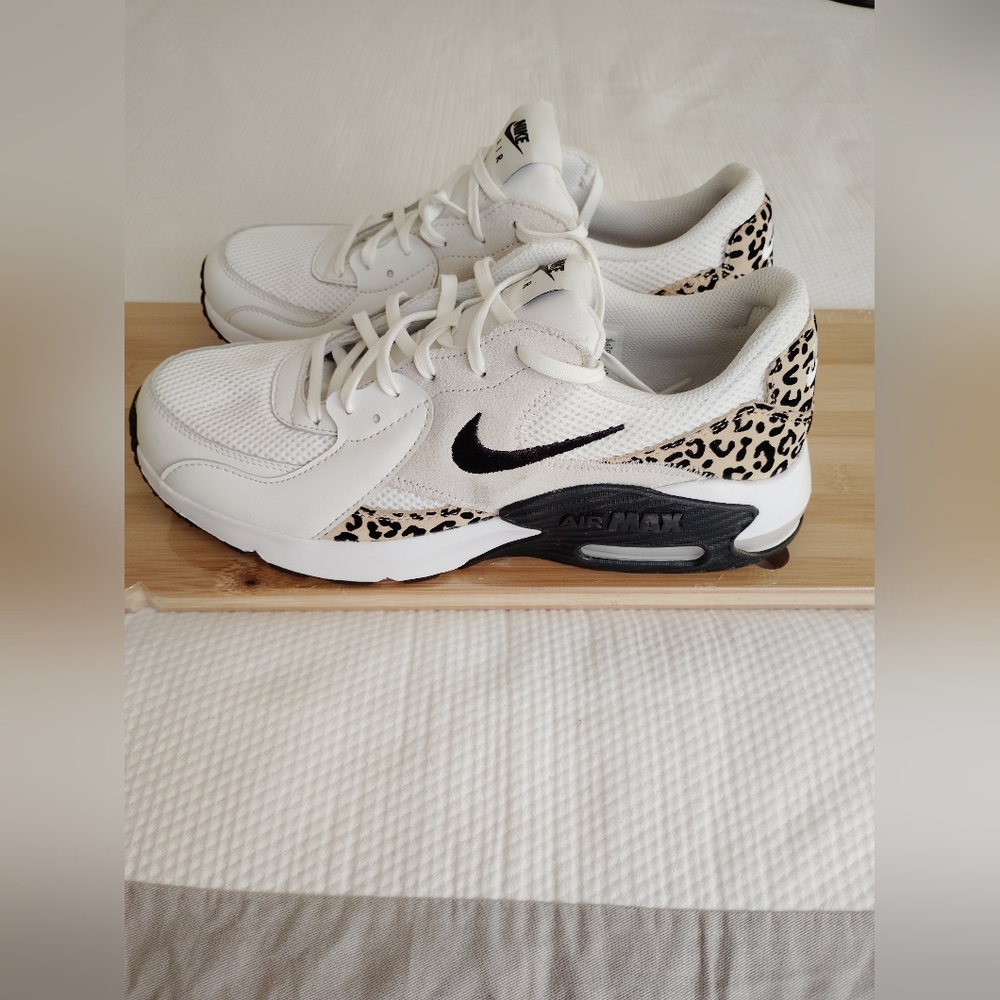 Woman's Fashion Sneakers Nike Air Max Excee Sneaker Size 11. - Picture 3 of 7